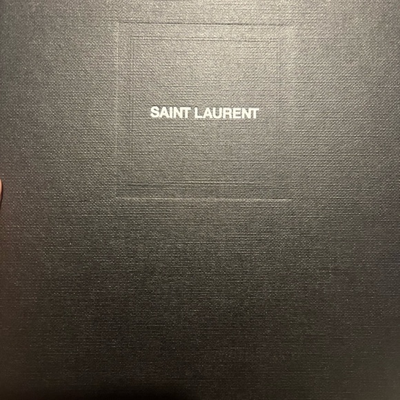 YSL-ENVELOPE LARGE FLAP WALLET IN GRAIN DE POUDRE
EMBOSSED LEATHER - Picture 6 of 14